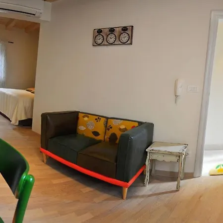 Modern In The Center Split