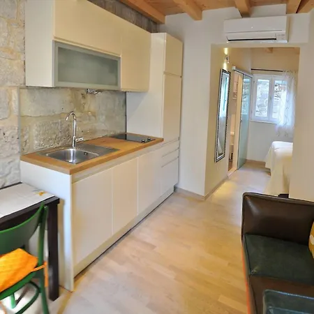 Modern In The Center Apartman