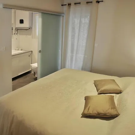 Modern In The Center *